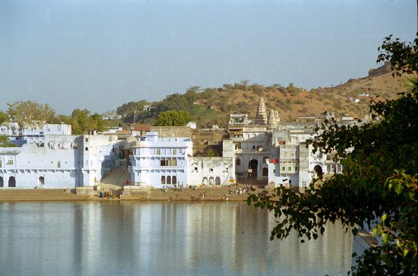 Sur les ghats le matin: ablutions, toilette, lessive