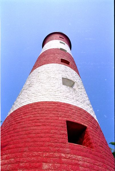 Le phare... on se croirait presque en Bretagne. Seul le ciel bleu et la temprérature nous en empêche :-)