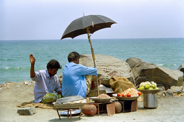 Vendeurs en bord de mer