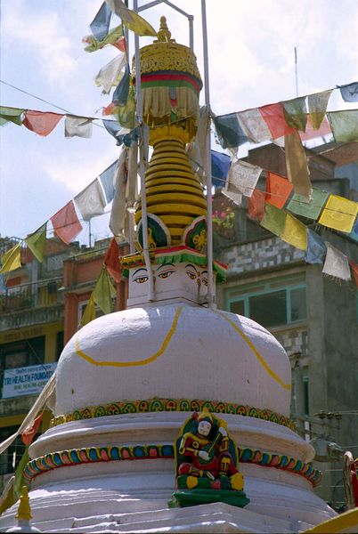 Sommet d'un temple de Bouddha avec le troisième oeil