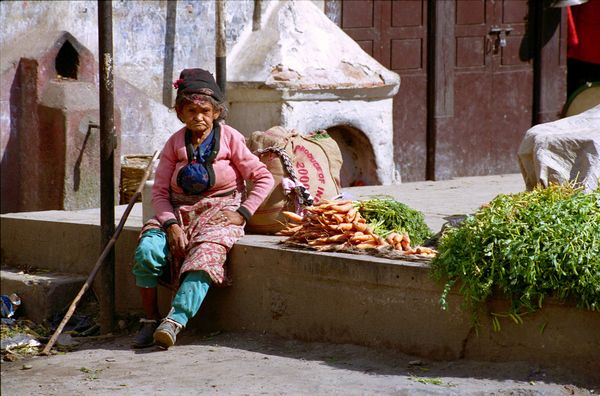 Mamie au marché... au bonnet Nike, elle vend ses carottes