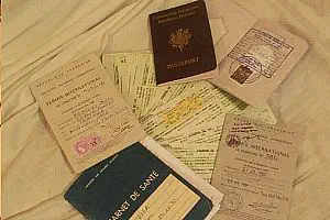 Passeports, permis, billets d'avion ...